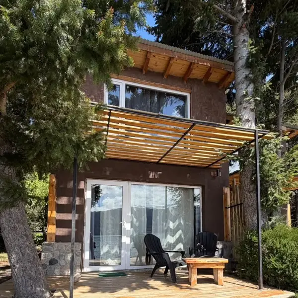 El Dúplex Maitén con su deck y pérgola